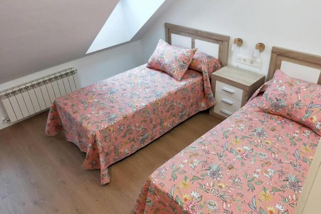 Ferienwohnung Precioso Atico En El Centro De Onís Exterior foto